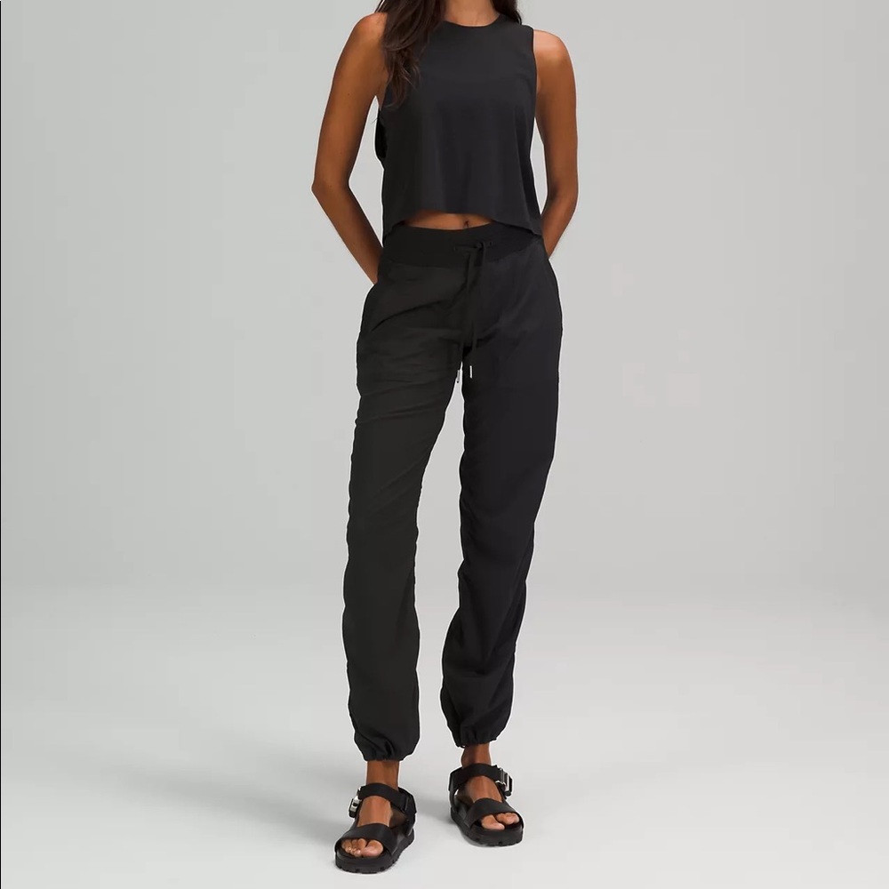 Lululemon Studio Mid-Rise Jogger black. Transitional ankle. Size 6. Brand New!